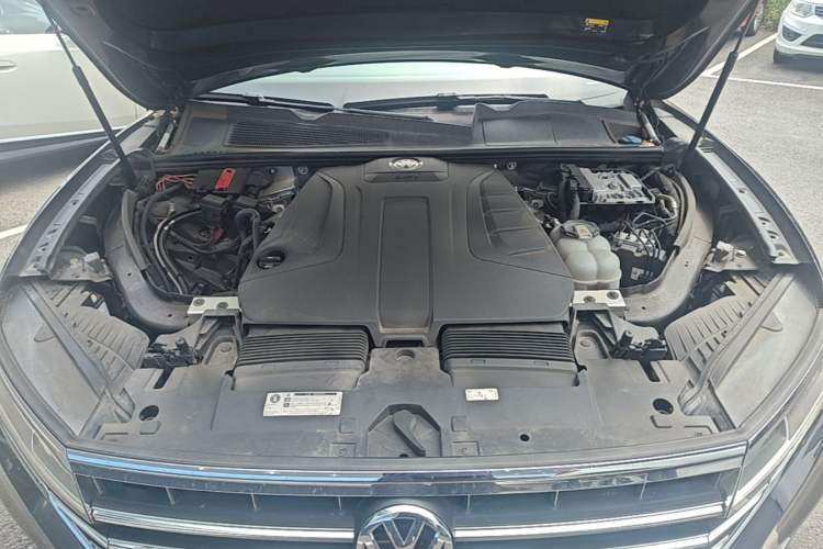 Used Volkswagen Touareg 2019 2.0 TSI Ruiyi Edition China V Standard Engine Bay
