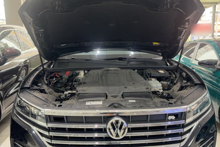 Used Volkswagen Touareg 2019 2.0 TSI Ruiyi Edition China V Standard Engine Bay