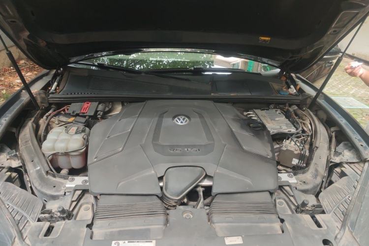 Used Volkswagen Touareg 2019 3.0 TSI RuiFeng Edition China V Standard Engine Bay