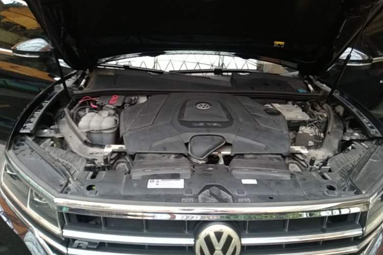 Used Volkswagen Touareg 2019 3.0 TSI RuiFeng Edition China V Standard Engine Bay