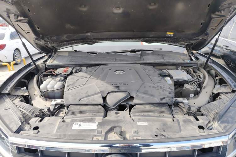 Used Volkswagen Touareg 2019 3.0 TSI RuiFeng Edition China VI Standard Engine Bay