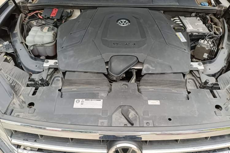 Used Volkswagen Touareg 2019 3.0 TSI RuiFeng Edition China V Standard Engine Bay