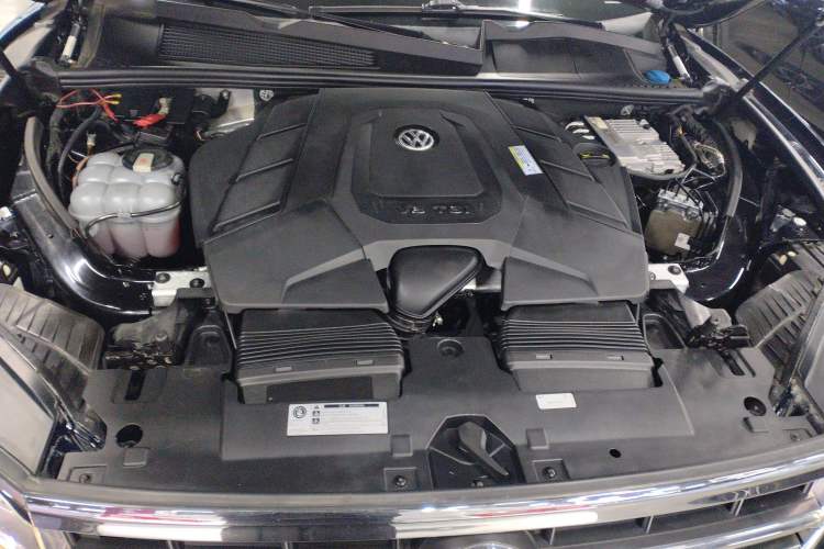 Used Volkswagen Touareg 2019 3.0 TSI RuiFeng Edition China VI Standard Engine Bay