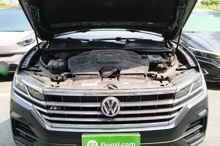 Used Volkswagen Touareg 2019 3.0 TSI Prestige Version China VI Standard Engine Bay
