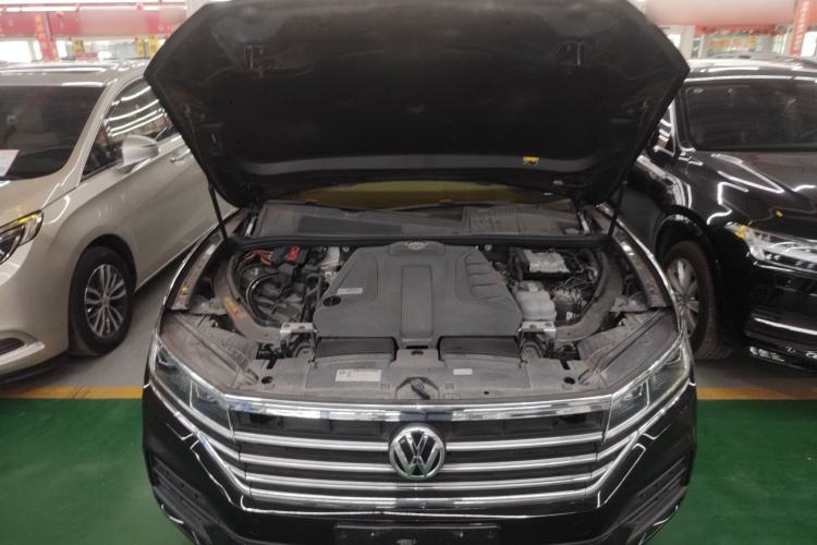 Used Volkswagen Touareg 2019 2.0 TSI Flagship Edition China VI Engine Bay
