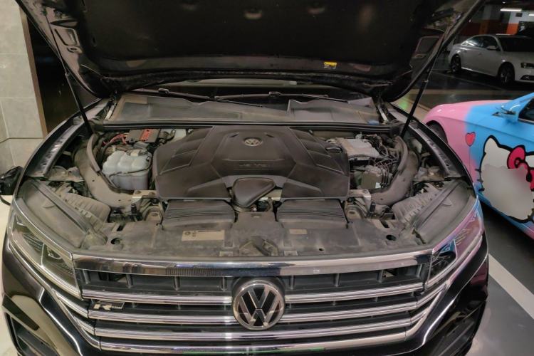 Used Volkswagen Touareg 2019 3.0 TSI RuiFeng Edition China V Standard Engine Bay
