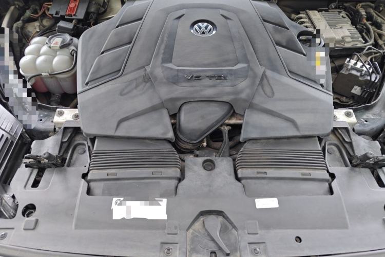 Used Volkswagen Touareg 2019 3.0 TSI Advanced Version China V Standard Engine Bay