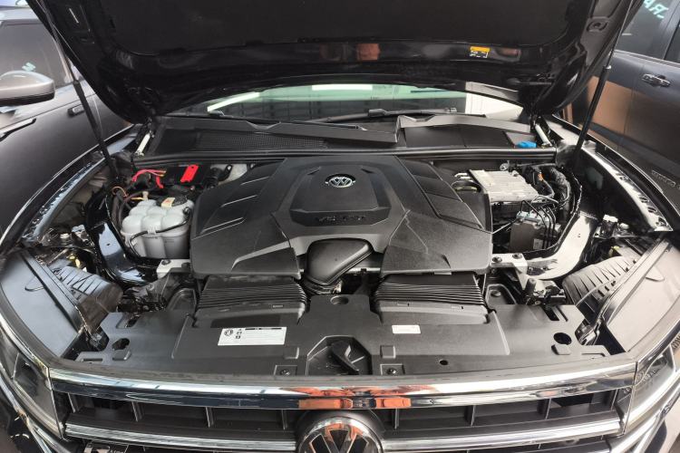 Used Volkswagen Touareg 2019 3.0 TSI RuiFeng Edition China VI Standard Engine Bay