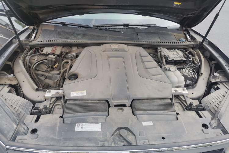 Used Volkswagen Touareg 2019 2.0TSI Ruiyi Edition China VI Standard Engine Bay