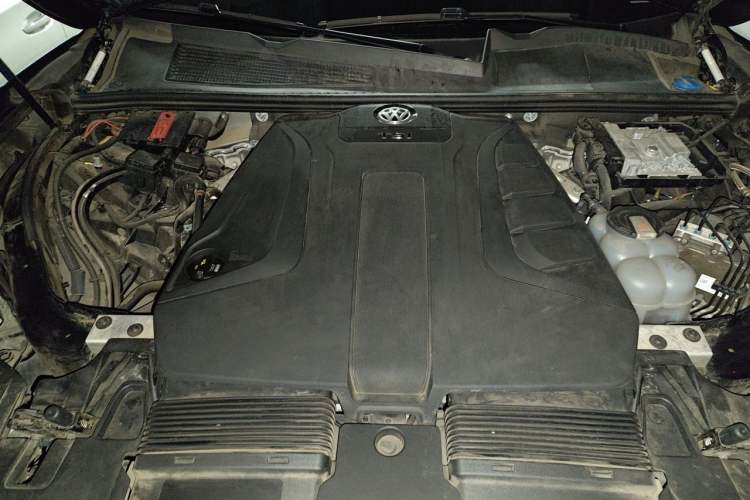 Used Volkswagen Touareg 2019 2.0TSI Ruiyi Edition China VI Standard Engine Bay