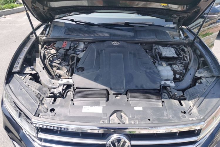 Used Volkswagen Touareg 2019 2.0TSI Ruiyi Edition China VI Standard Engine Bay