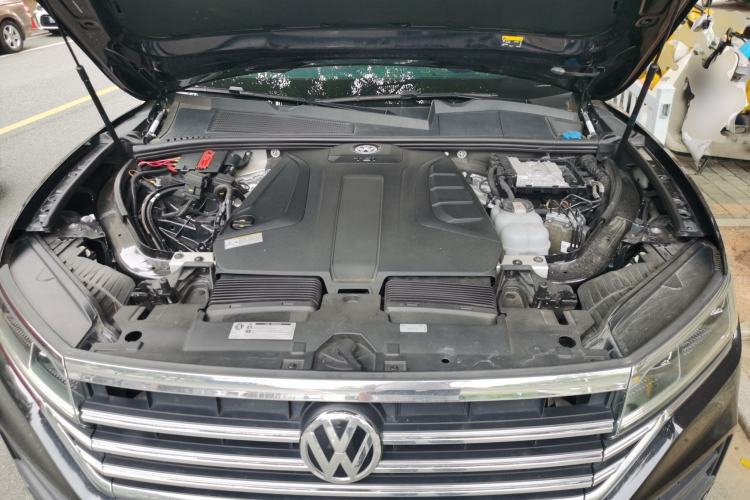 Used Volkswagen Touareg 2019 2.0TSI Ruiyi Edition China VI Standard Engine Bay