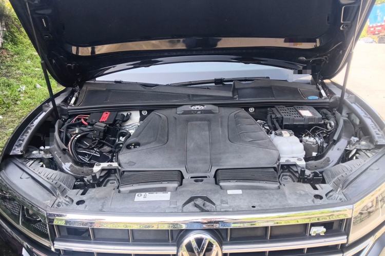 Used Volkswagen Touareg 2019 2.0 TSI Ruiyi Edition China V Standard Engine Bay
