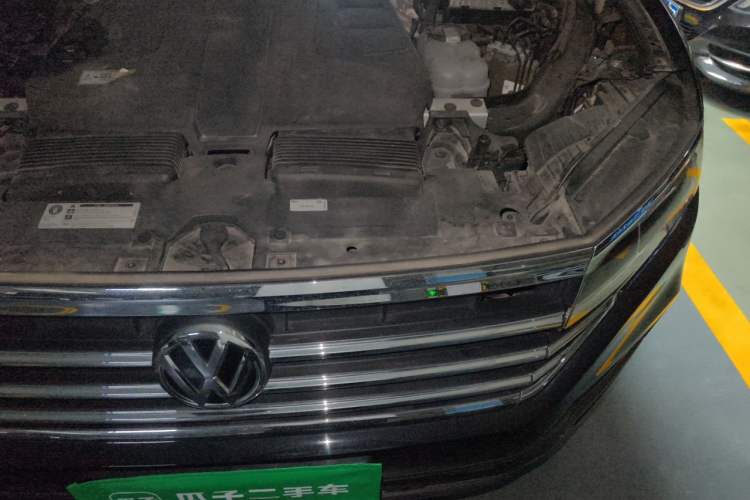 Used Volkswagen Touareg 2019 2.0 TSI Flagship Edition China VI Engine Bay Left