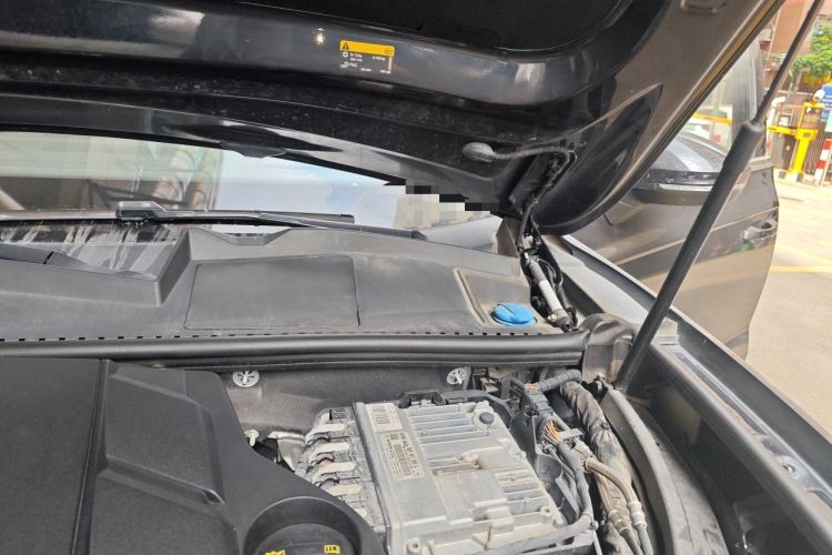 Used Volkswagen Touareg 2019 3.0 TSI RuiFeng Edition China V Standard Engine Bay Left