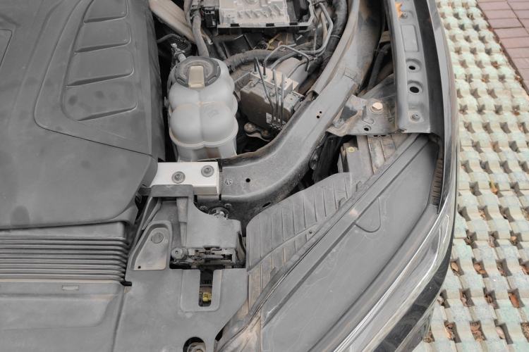 Used Volkswagen Touareg 2019 2.0TSI Ruiyi Edition China VI Standard Engine Bay Left