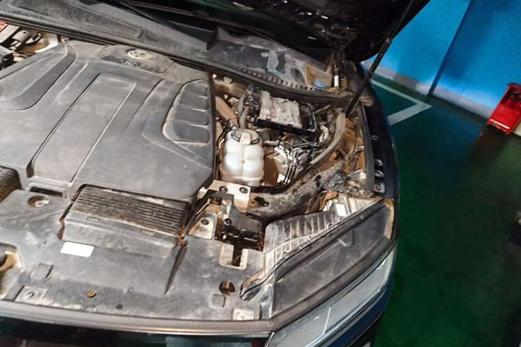 Used Volkswagen Touareg 2019 2.0TSI Ruiyi Edition China VI Standard Engine Bay Left