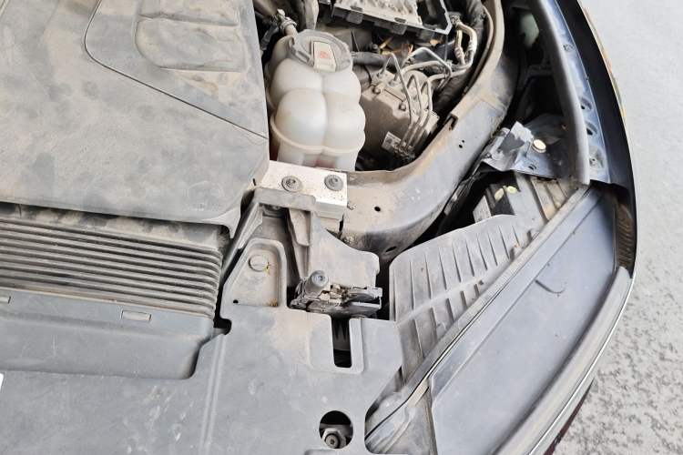 Used Volkswagen Touareg 2019 2.0TSI Ruiyi Edition China VI Standard Engine Bay Left