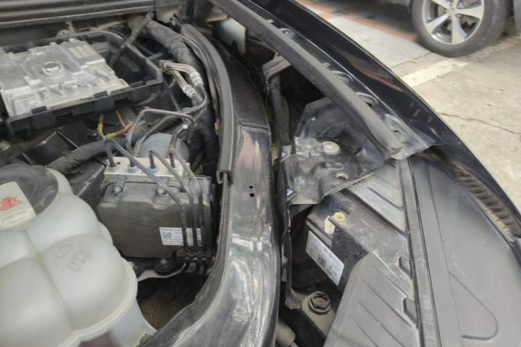 Used Volkswagen Touareg 2019 2.0TSI Ruiyi Edition China VI Standard Engine Bay Left