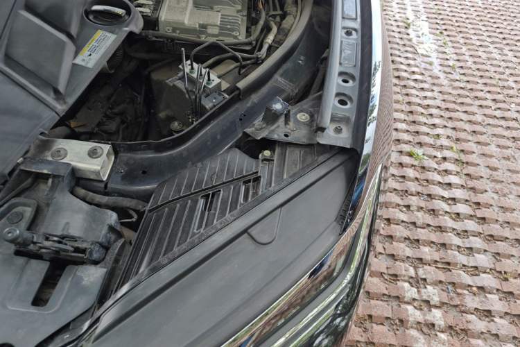 Used Volkswagen Touareg 2019 3.0 TSI Advanced Version China V Standard Engine Bay Left