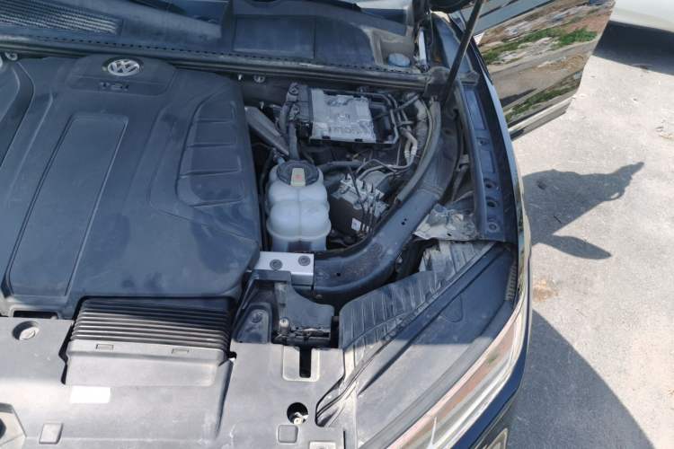Used Volkswagen Touareg 2019 2.0TSI Ruiyi Edition China VI Standard Engine Bay Left
