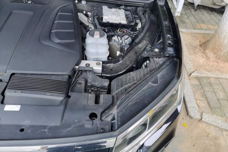 Used Volkswagen Touareg 2019 2.0TSI Ruiyi Edition China VI Standard Engine Bay Left