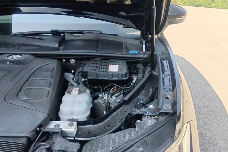 Used Volkswagen Touareg 2019 2.0 TSI Ruiyi Edition China V Standard Engine Bay Left
