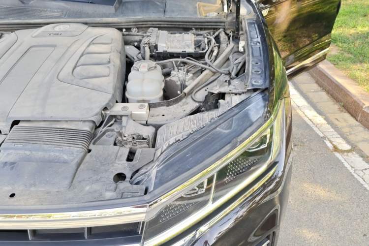 Used Volkswagen Touareg 2019 2.0 TSI Ruiyi Edition China V Standard Engine Bay Left