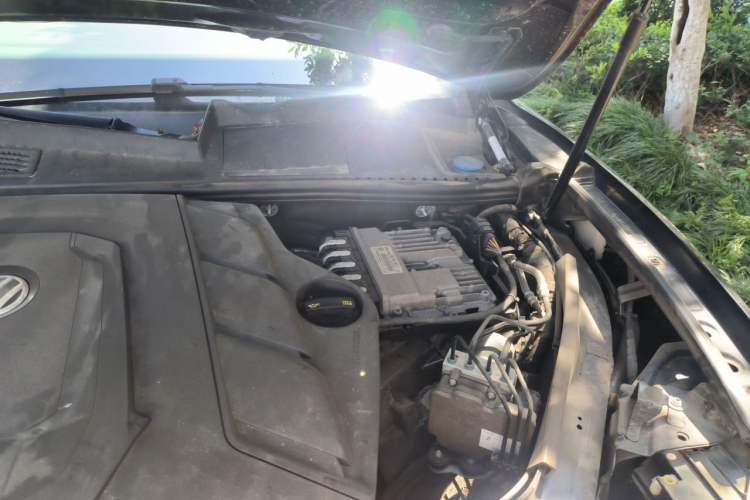 Used Volkswagen Touareg 2019 3.0 TSI Prestige Version China VI Standard Engine Bay Left
