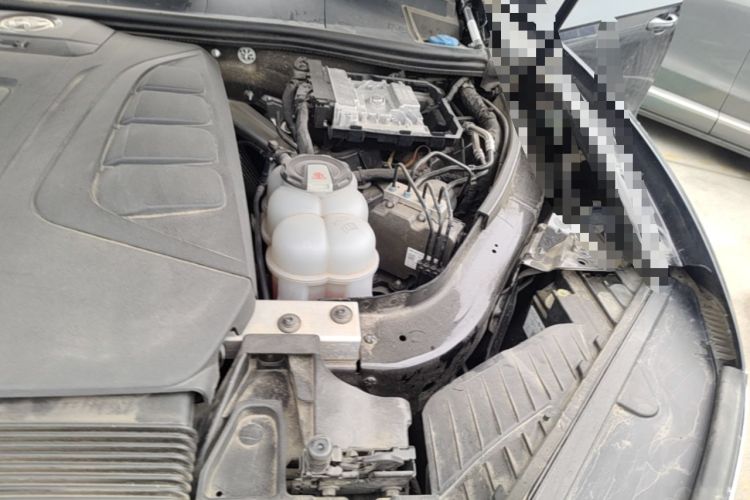 Used Volkswagen Touareg 2019 2.0 TSI Flagship Edition China VI Engine Bay Left