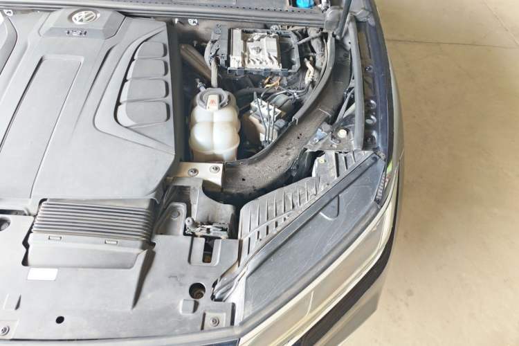 Used Volkswagen Touareg 2019 2.0TSI Ruiyi Edition China VI Standard Engine Bay Left
