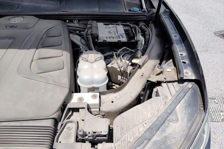 Used Volkswagen Touareg 2019 2.0TSI Ruiyi Edition China VI Standard Engine Bay Left