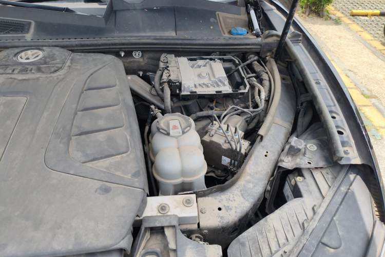 Used Volkswagen Touareg 2019 2.0 TSI Flagship Edition China VI Engine Bay Left