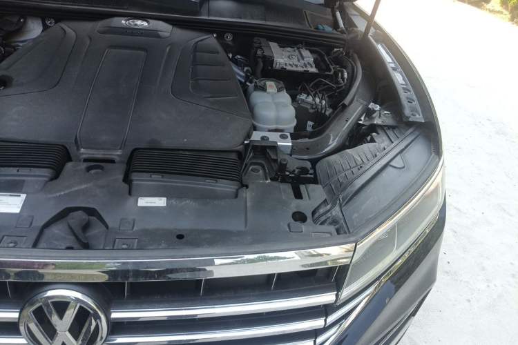 Used Volkswagen Touareg 2019 2.0TSI Ruiyi Edition China VI Standard Engine Bay Left