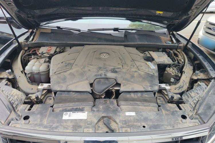 Used Volkswagen Touareg 2019 3.0 TSI RuiFeng Edition China V Standard Engine Bay
