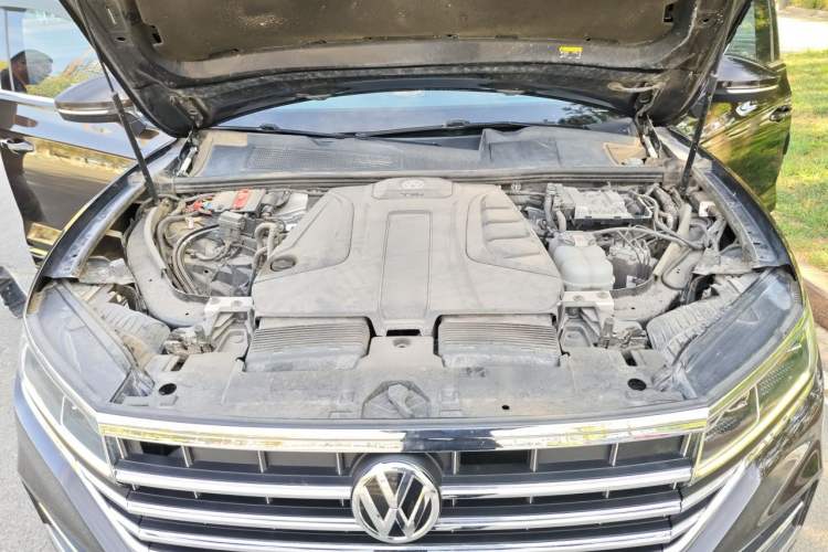 Used Volkswagen Touareg 2019 2.0 TSI Ruiyi Edition China V Standard Engine Bay