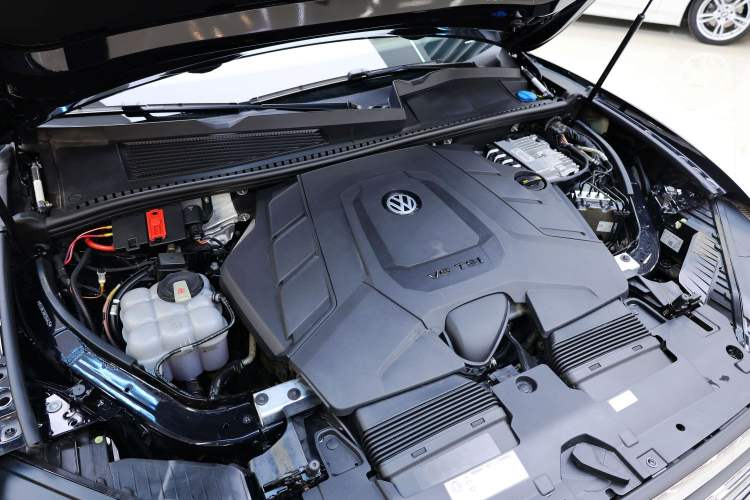 Used Volkswagen Touareg 2019 3.0 TSI RuiFeng Edition China V Standard Engine Bay