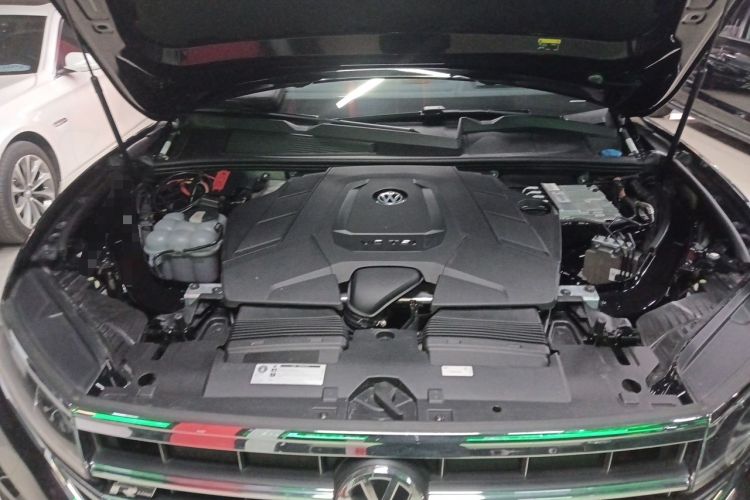 Used Volkswagen Touareg 2019 3.0 TSI RuiFeng Edition China V Standard Engine Bay