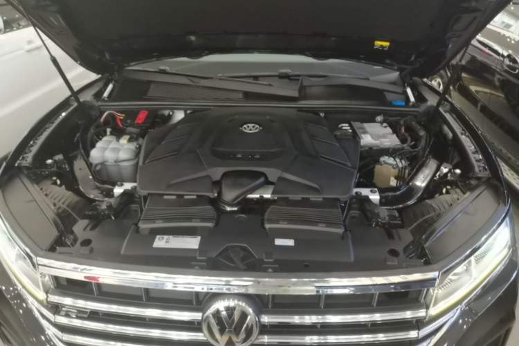 Used Volkswagen Touareg 2019 3.0 TSI RuiFeng Edition China VI Standard Engine Bay