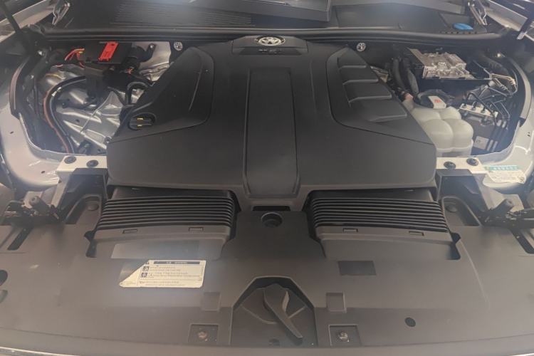Used Volkswagen Touareg 2019 2.0 TSI Ruiyi Edition China V Standard Engine Bay