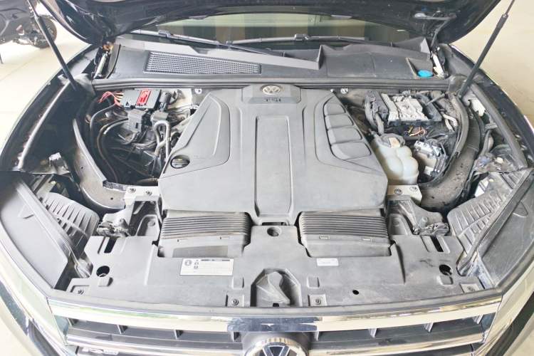 Used Volkswagen Touareg 2019 2.0TSI Ruiyi Edition China VI Standard Engine Bay