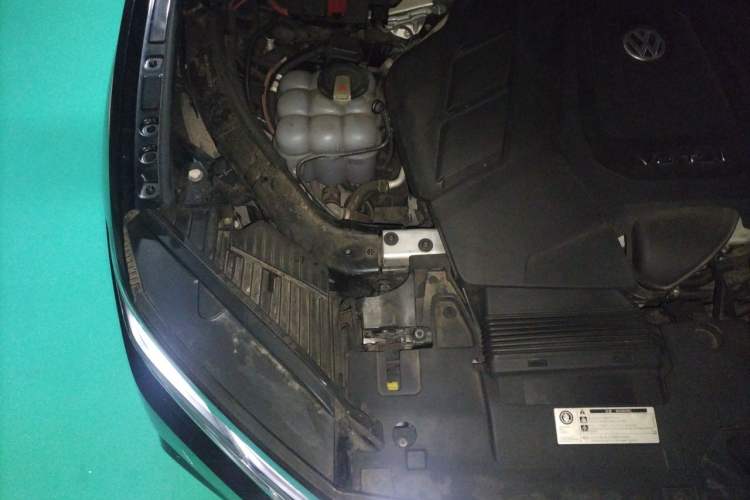 Used Volkswagen Touareg 2019 3.0 TSI Prestige Version China VI Standard Engine Bay Right