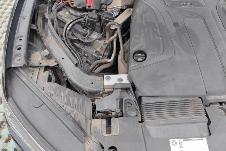 Used Volkswagen Touareg 2019 2.0TSI Ruiyi Edition China VI Standard Engine Bay Right