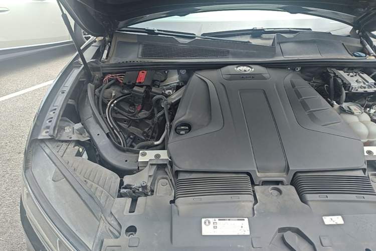 Used Volkswagen Touareg 2019 2.0 TSI Ruiyi Edition China V Standard Engine Bay Right