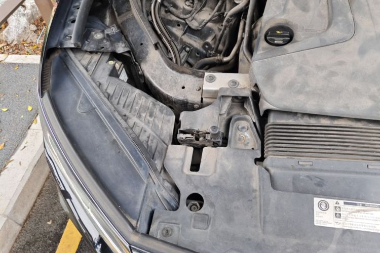 Used Volkswagen Touareg 2019 2.0TSI Ruiyi Edition China VI Standard Engine Bay Right