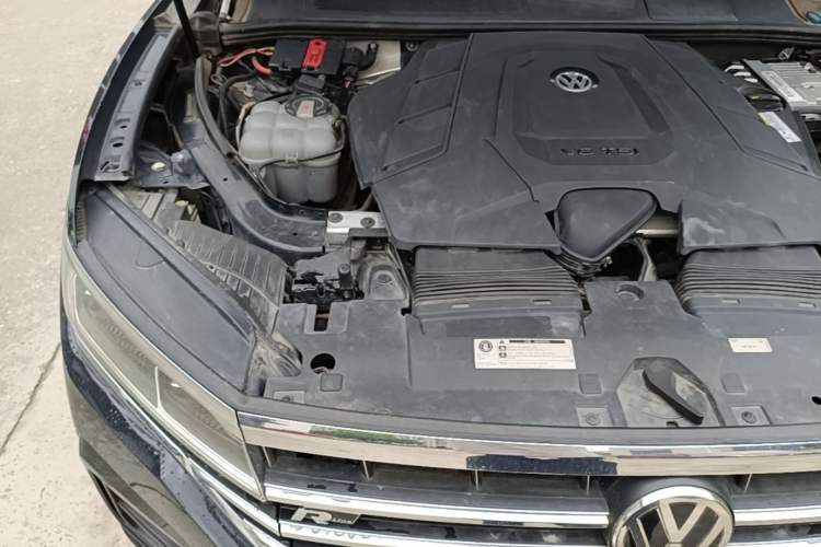 Used Volkswagen Touareg 2019 3.0 TSI RuiFeng Edition China V Standard Engine Bay Right