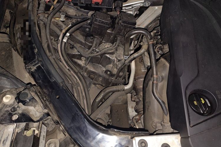 Used Volkswagen Touareg 2019 2.0TSI Ruiyi Edition China VI Standard Engine Bay Right