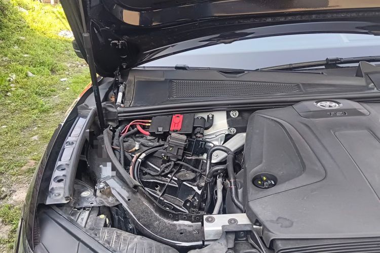 Used Volkswagen Touareg 2019 2.0 TSI Ruiyi Edition China V Standard Engine Bay Right