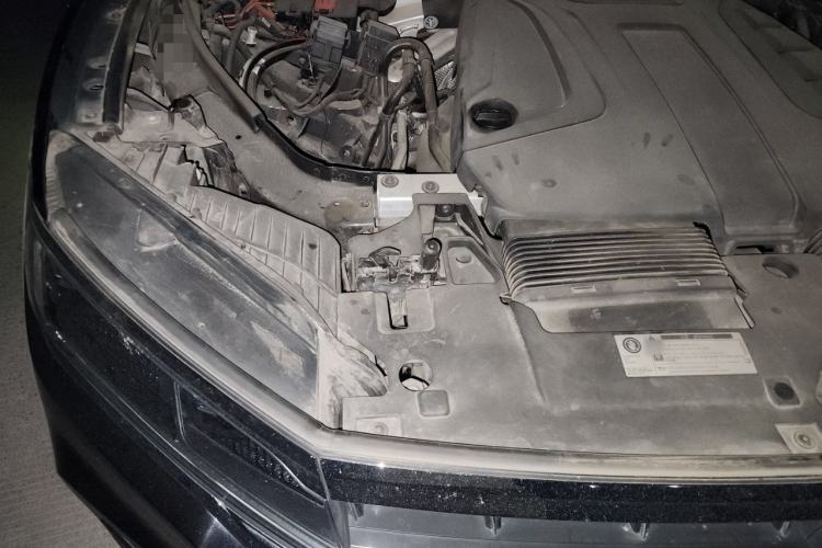 Used Volkswagen Touareg 2019 2.0TSI Ruiyi Edition China VI Standard Engine Bay Right
