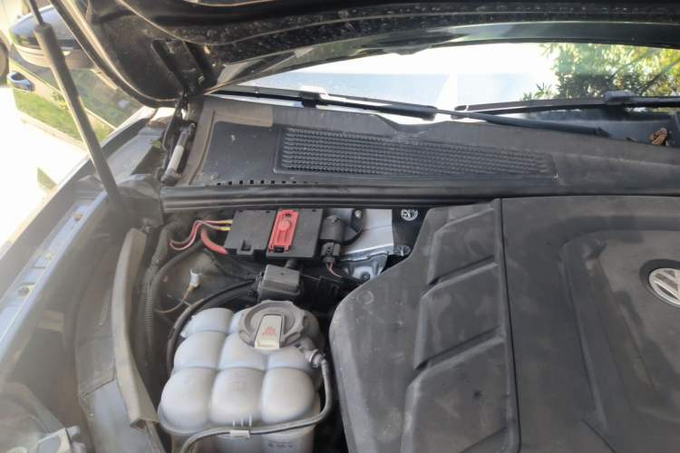 Used Volkswagen Touareg 2019 3.0 TSI Prestige Version China VI Standard Engine Bay Right